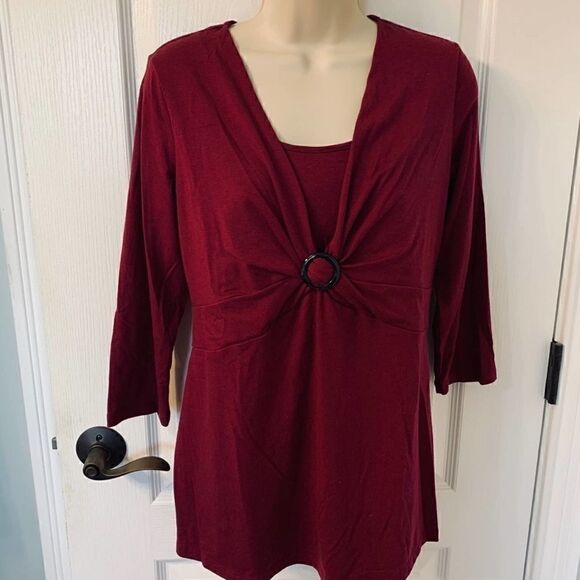 Motherhood Maternity Tops - Motherhood Maternity Maroon Top! ❤️